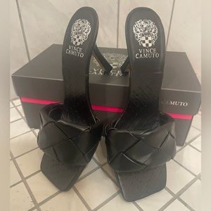 Vince Camuto STYLE:
VC-BRELANIE COLOR/MATERIAL:
BLACK
MALAGA NAPPA